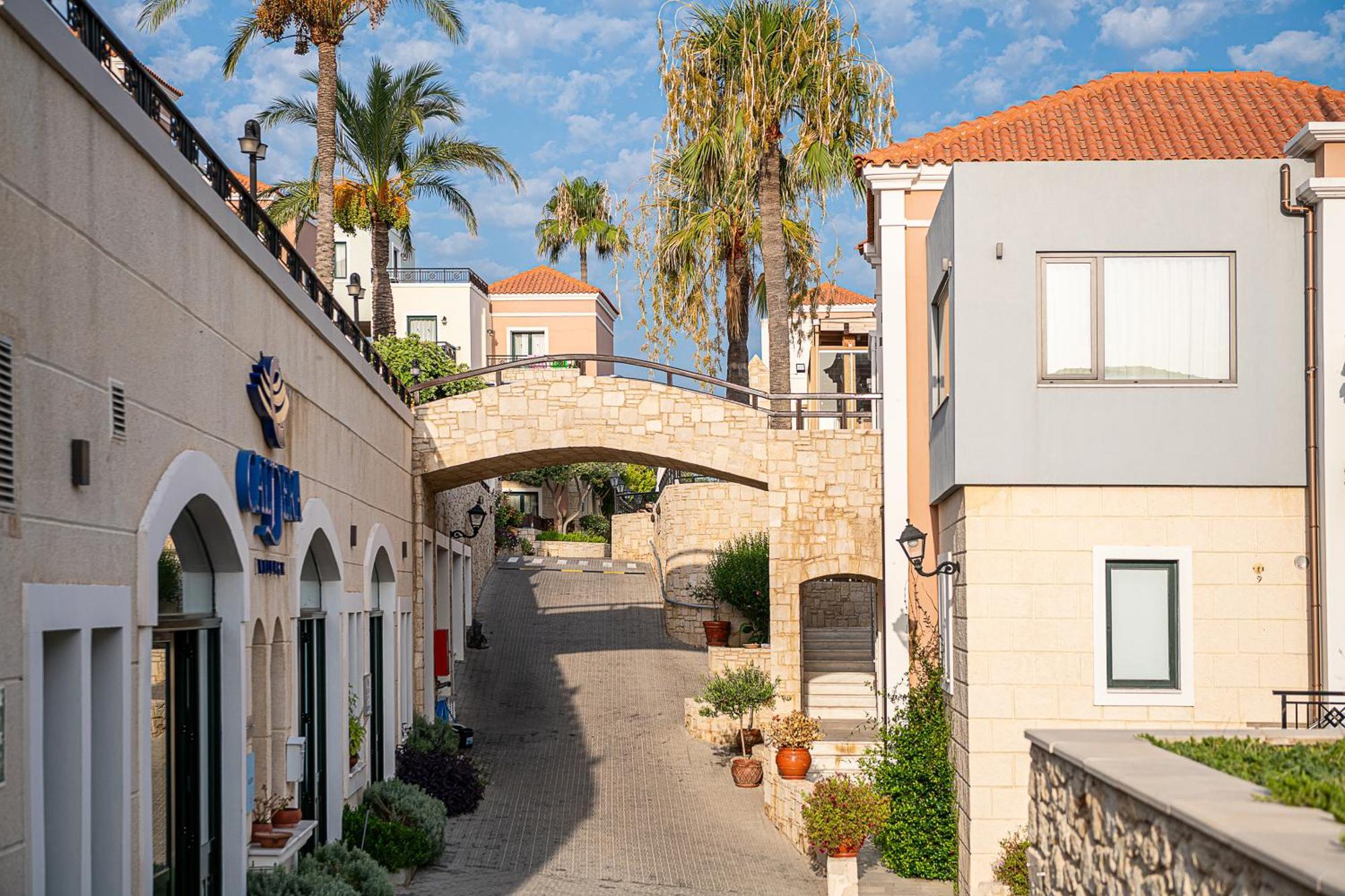Caldera Village 4*